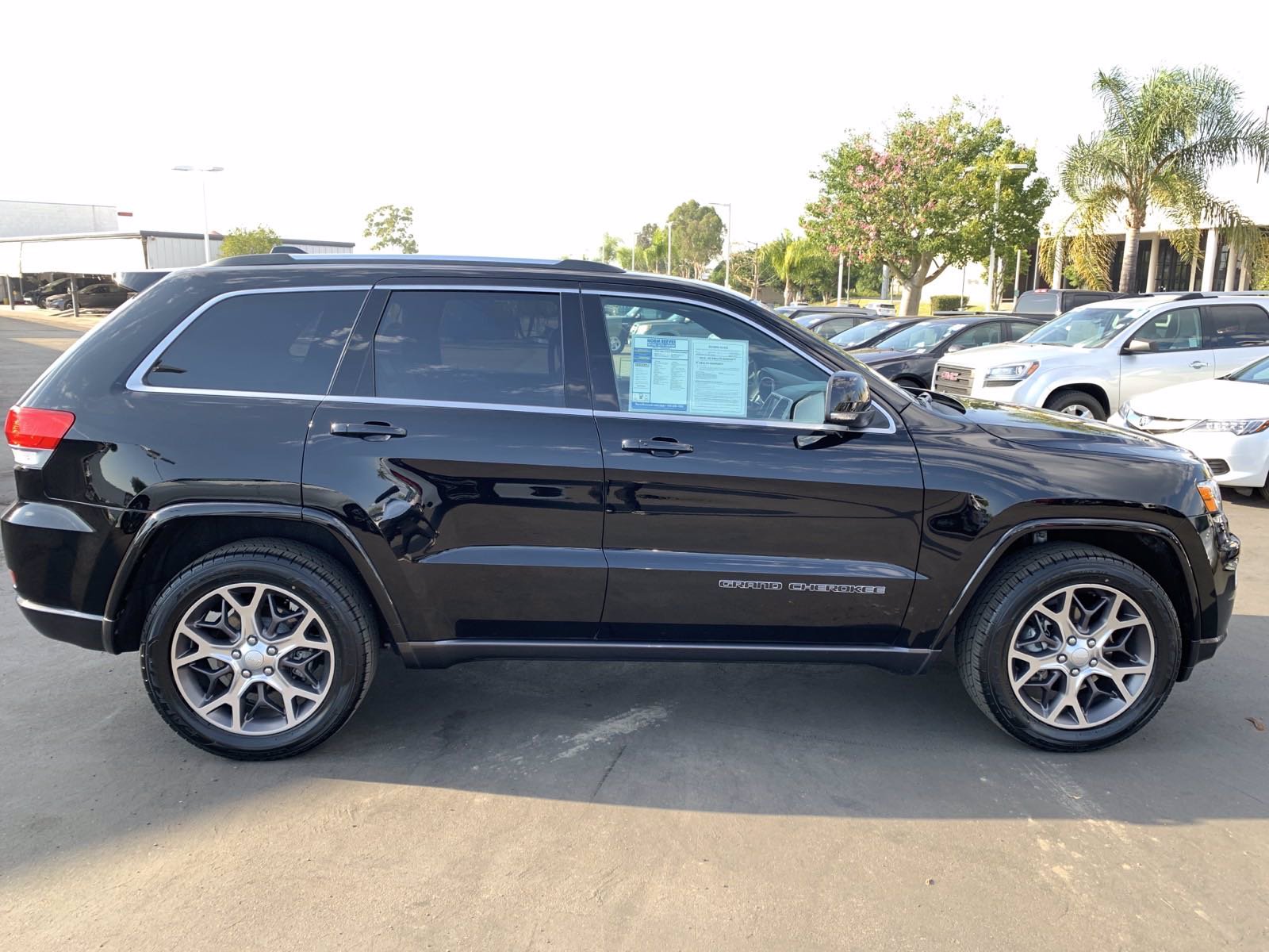 Pre-owned 2018 Jeep Grand Cherokee Sterling Edition Standard Sport 